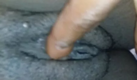 مربی عضلانی یک کراوات از یک داستان سکسی تصویری زن به دفتر او کشیده.