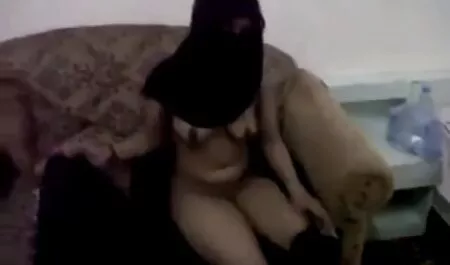 نگاهی به نوک داستان سکسی ولما قسمت اول پستان در ماشین با یک فرد بزرگسال.