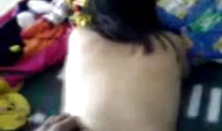 یکی داستان تصویری سکسی در دهان یک دختر با جوانان ظریف.