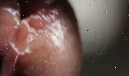 سنگ پاپیک جوان و برش داستان تصویری سوپر به بلع.