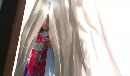 داغ گرانادا, تخت, نشان دادن بیدمشک داستانهای سکسی تصویری شهوانی او