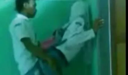 ترس احمق از خود را به کار بر روی یک عضو از اصحاب. برنامه داستان سکسی تصویری